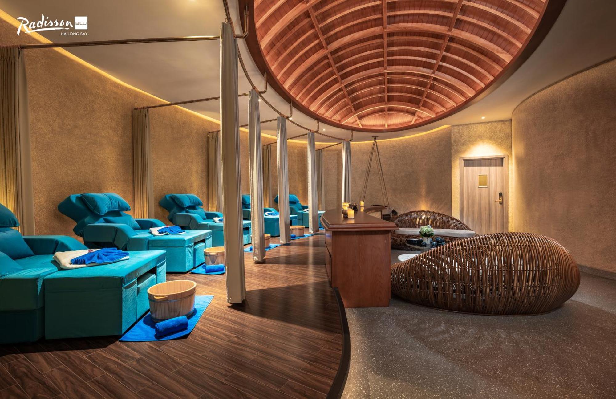 ホテル Radisson Blu Ha Long Bay エクステリア 写真